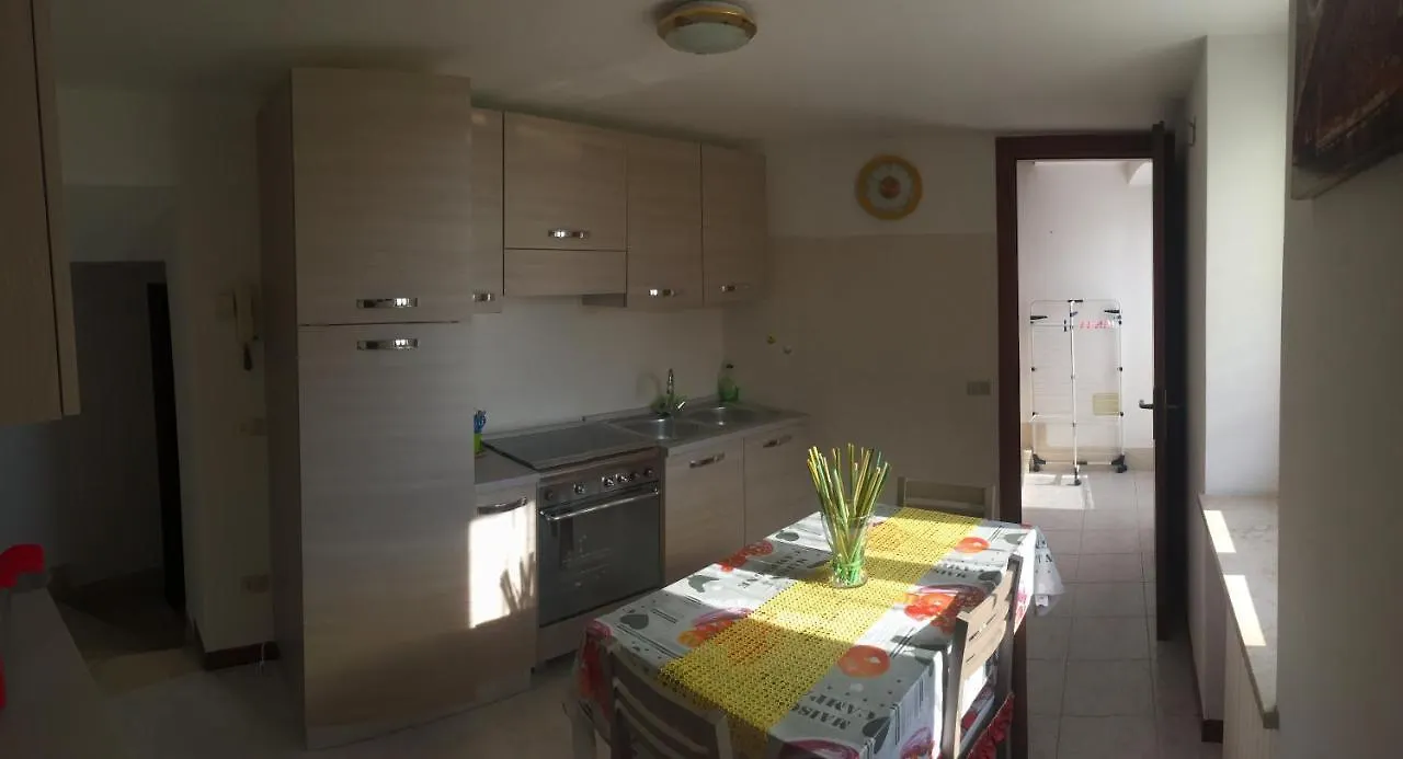 Appartamento Giallo Costermano Italien